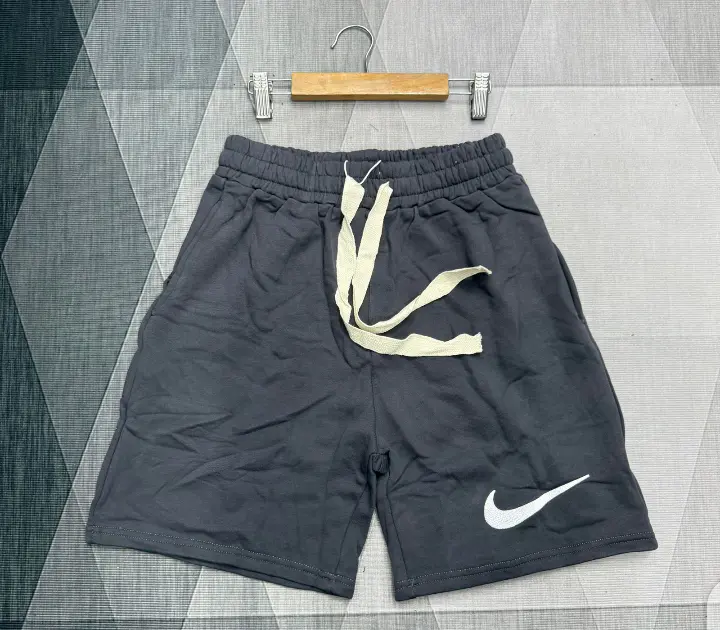 Shorts Esportivos Prada Bege