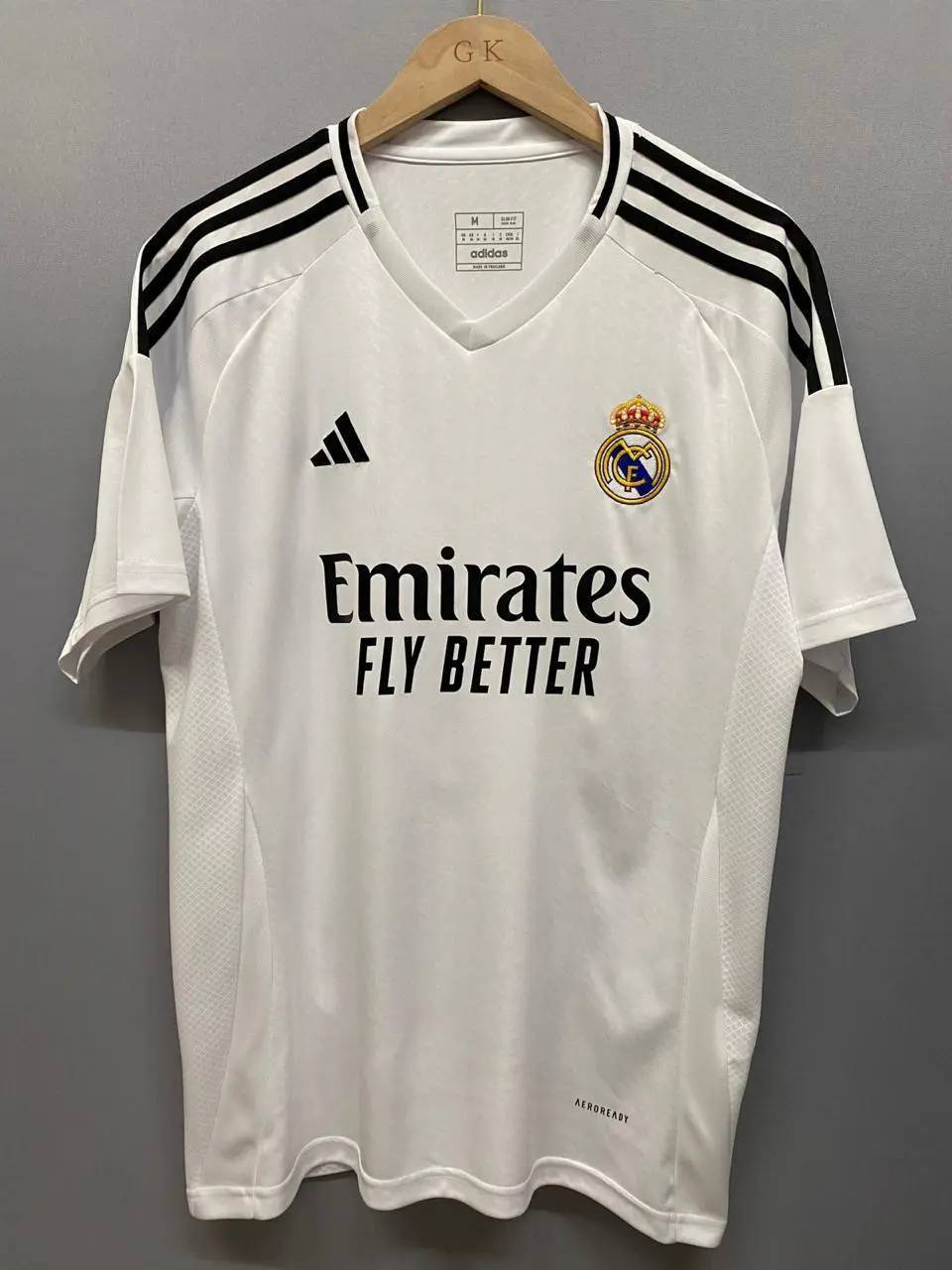 Camisa Esportiva Clássica de Real Madrid