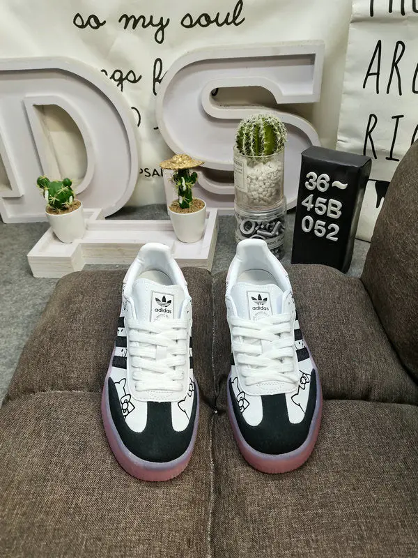 Tênis Adidas Samba Hello Kitty - Edição Limitada