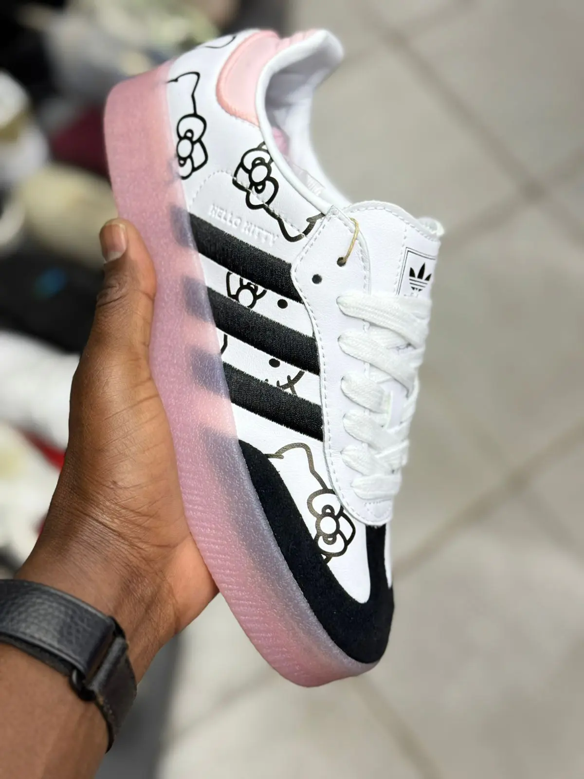 Tênis Adidas Samba Hello Kitty - Edição Limitada