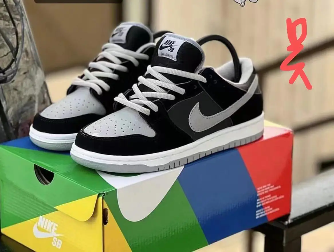 Tênis Nike SB Preto e Branco