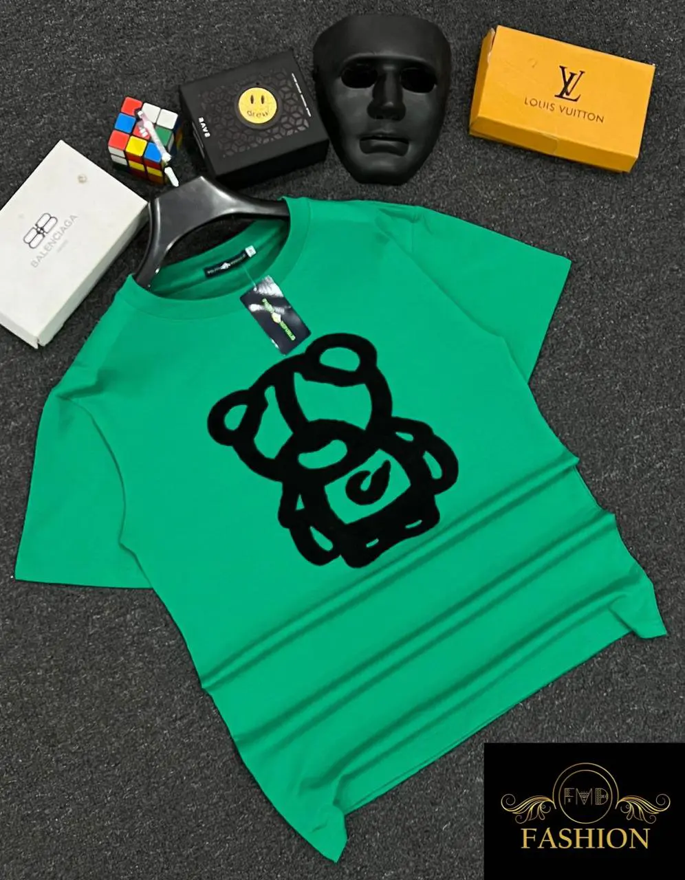 Camiseta Verde Estilizada com Desenho de Urso
