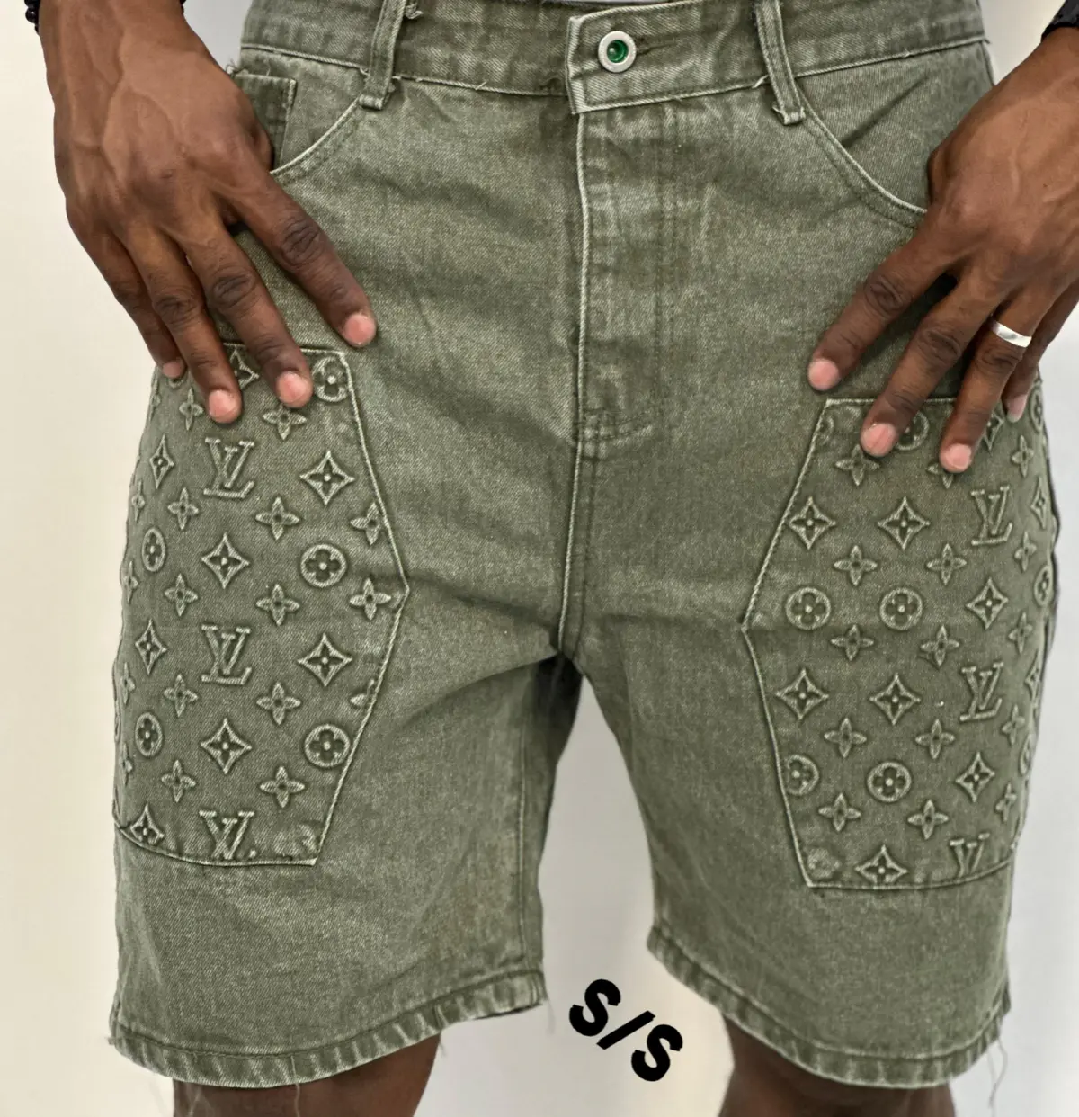 Shorts Denim Verde Estampado LV (Calção, calções)