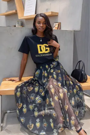 Camiseta Dolce & Gabbana Preta com Logo Dourado