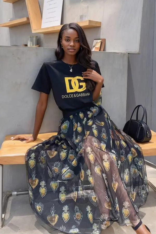 Camiseta Dolce & Gabbana Preta com Logo Dourado