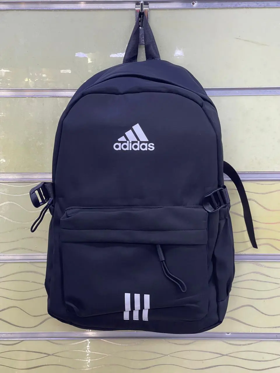 Mochila Adidas Preta com Listras Brancas