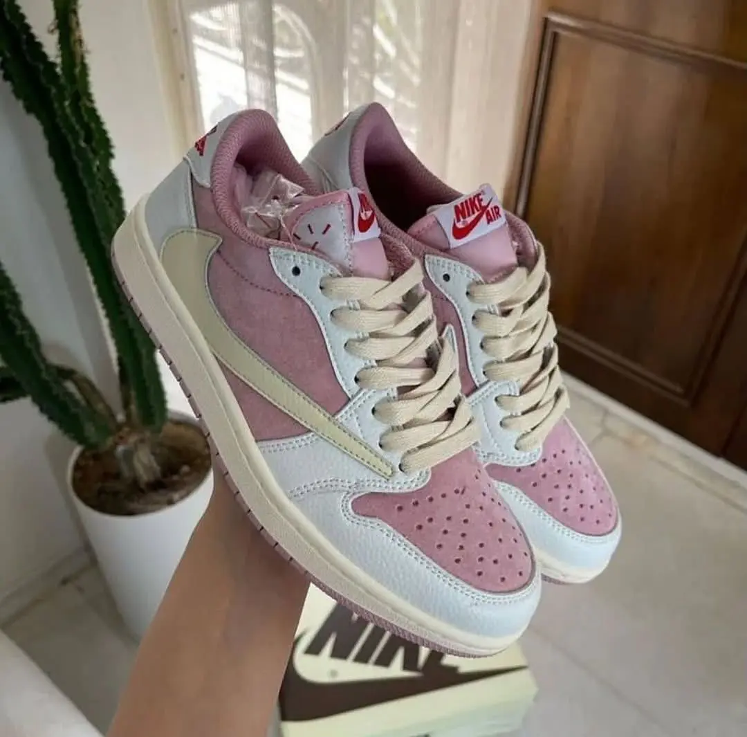 Tênis Nike Air Jordan 1 Low Travis Scott
