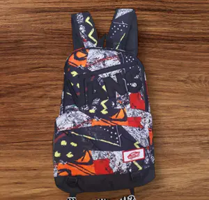 Mochila Estampada "Off The Wall" com Design Exclusivo