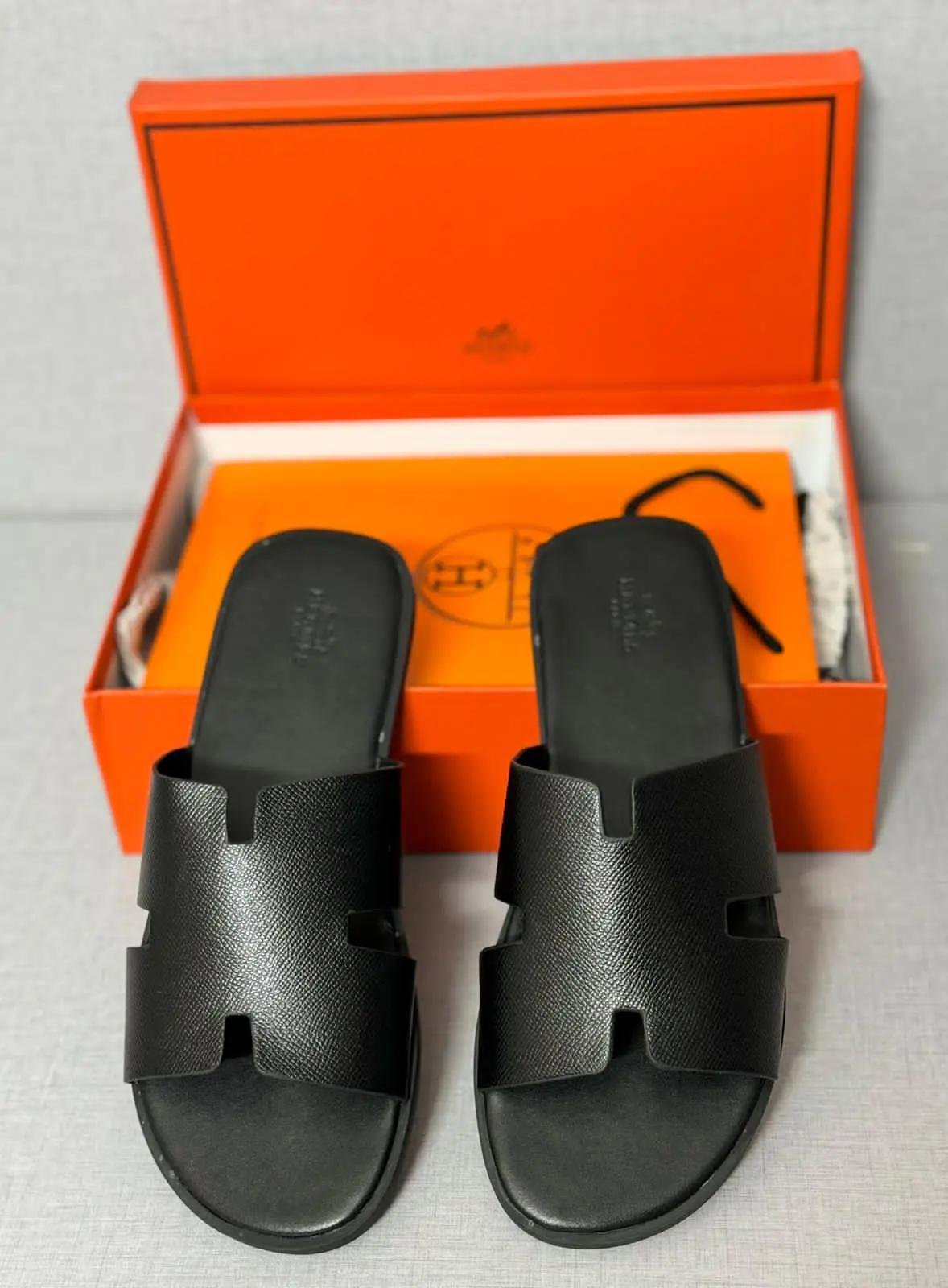Sandálias Pretas Elegance Hermès