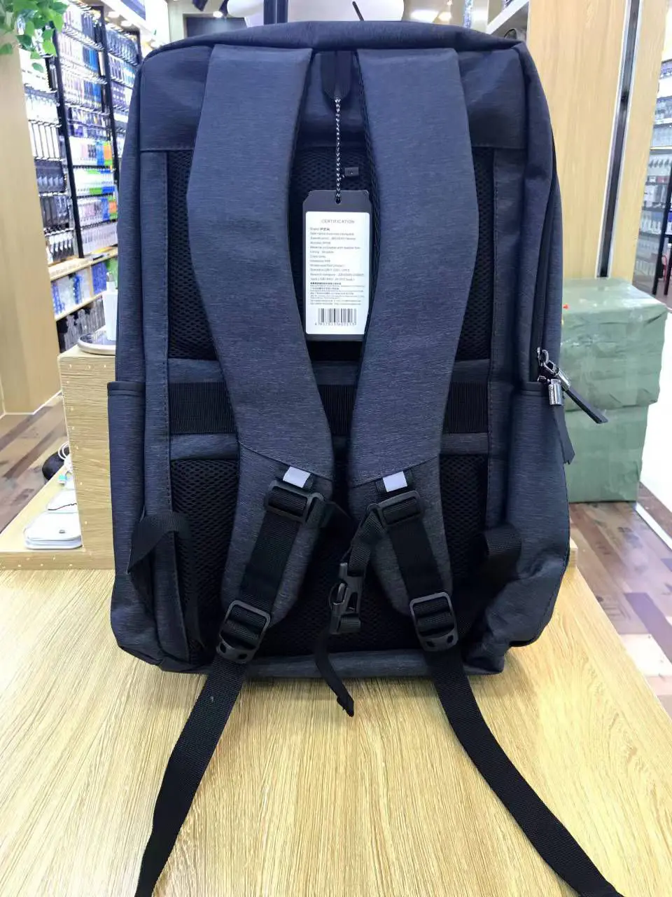 Mochila Executiva Antifurto com Design Minimalista