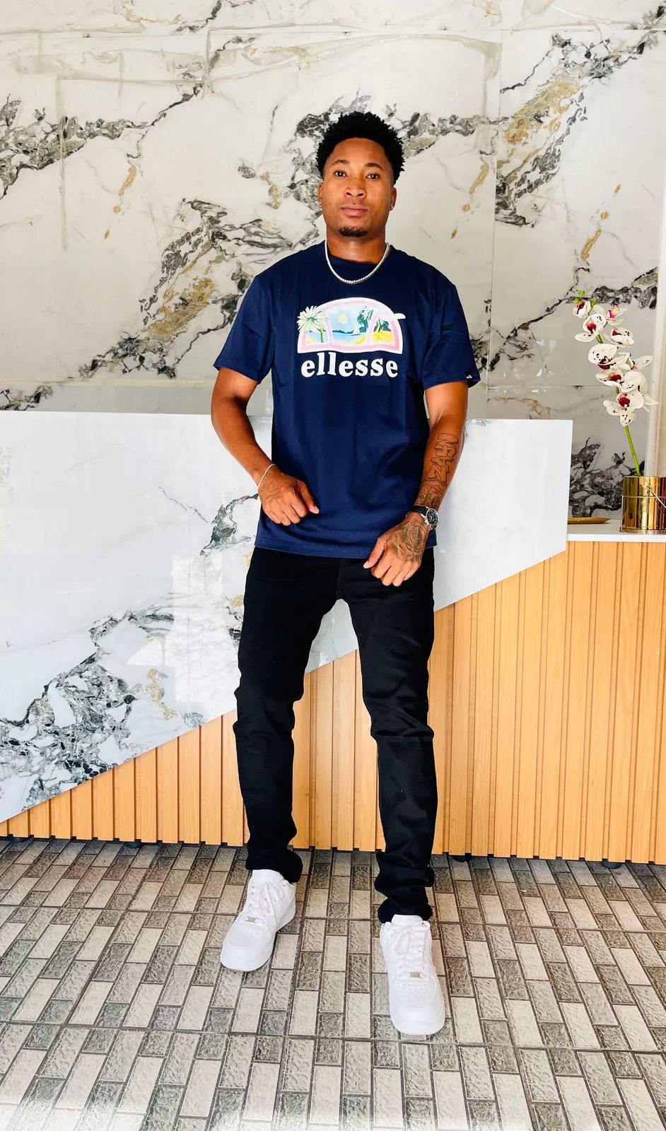 Camiseta Ellesse Azul com Logo Colorido