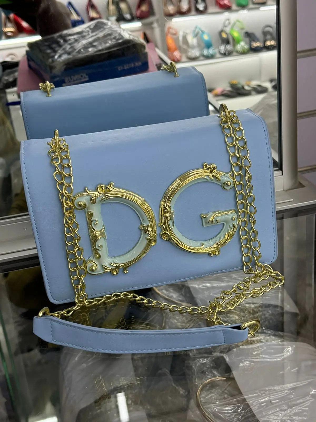 Bolsa de Ombro Azul com Corrente Dourada