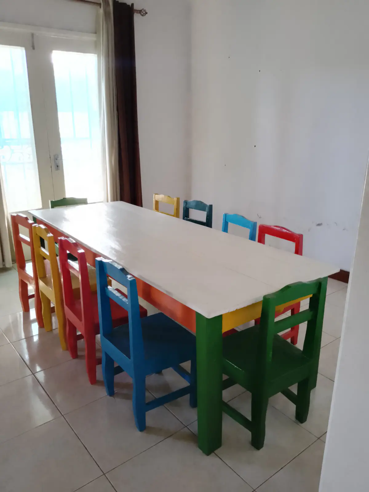 Cadeira Colorida de Madeira Umbila para Creche