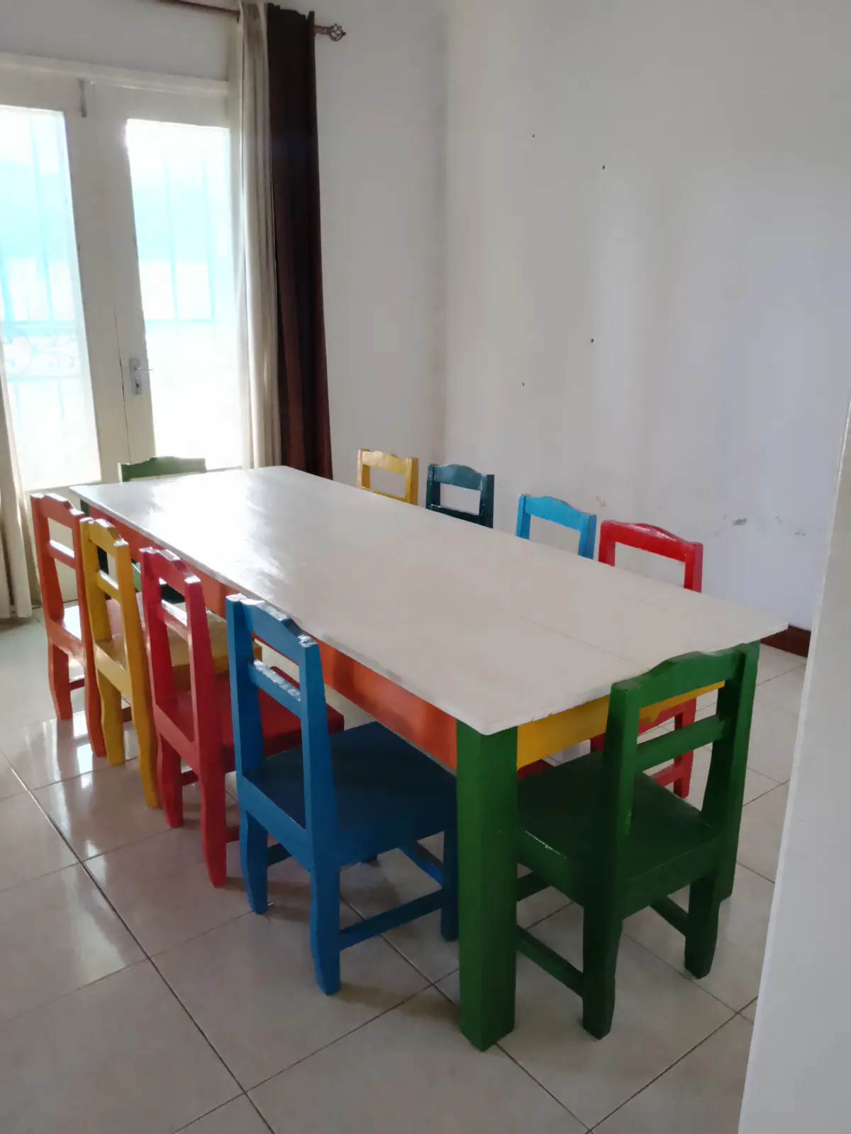 Cadeira Colorida de Madeira Umbila para Creche
