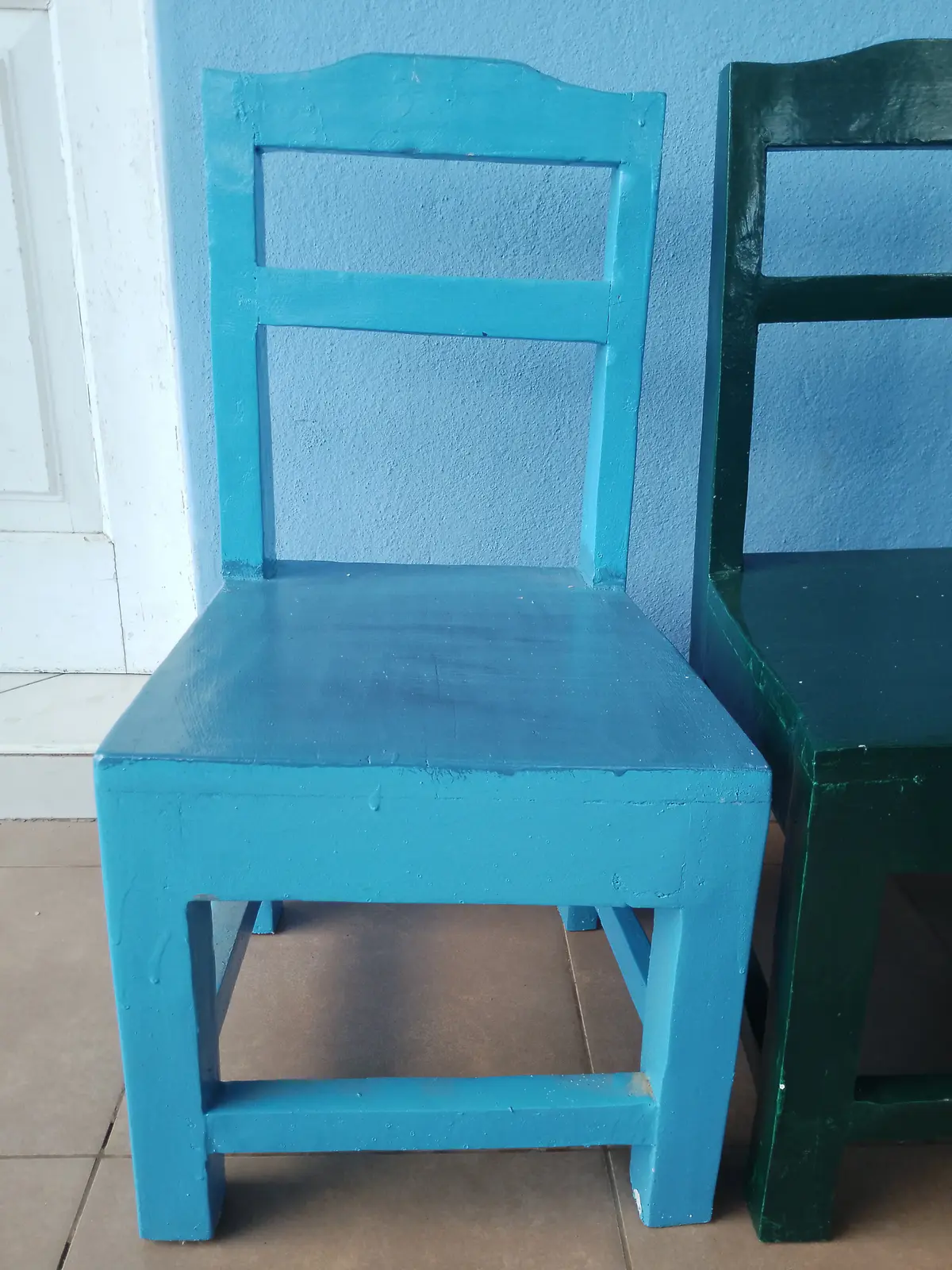 Cadeira Colorida de Madeira Umbila para Creche