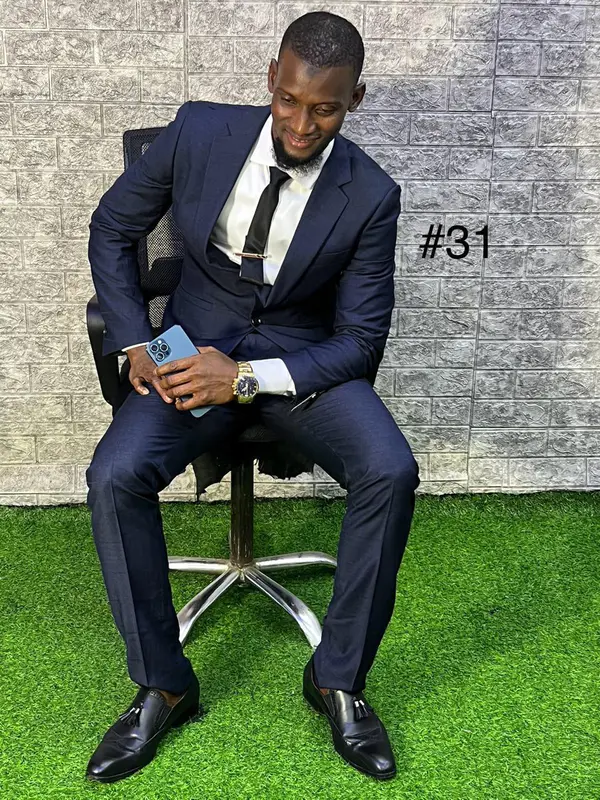 Terno Elegante Cinzento Escuro