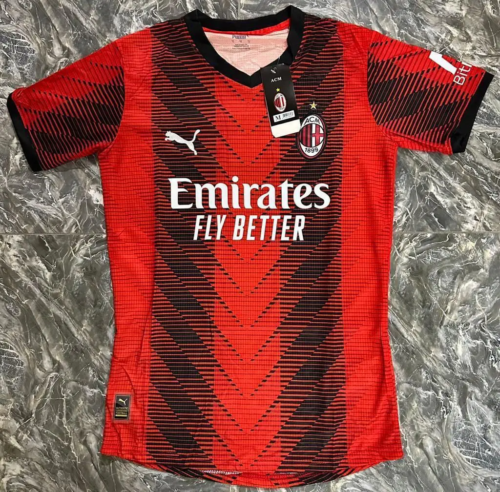 Camisa Esportiva Clássica de AC Milan Puma