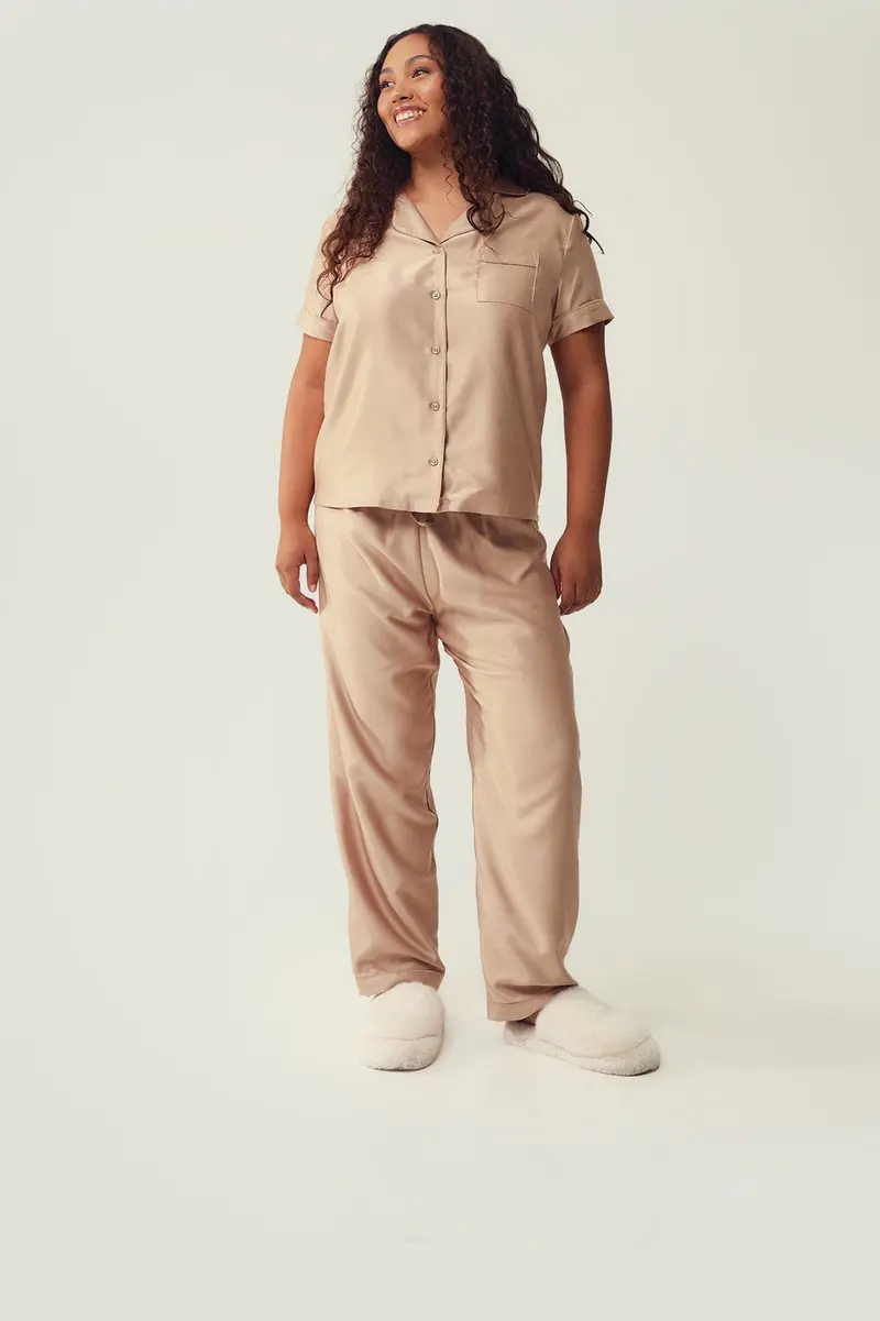 Pijama de cetim · Senhora