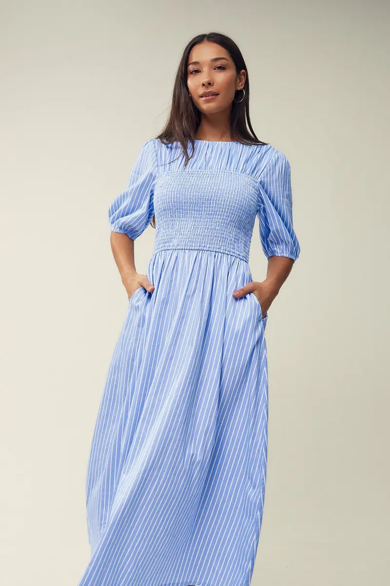 Vestido boca de sino Fit · Senhora