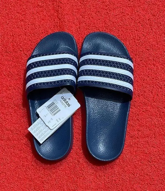Chinelos Adidas Adilette Textura Entrançada