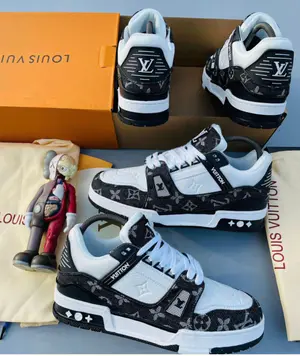 Tênis Louis Vuitton Luxo Monograma Preto e Branco