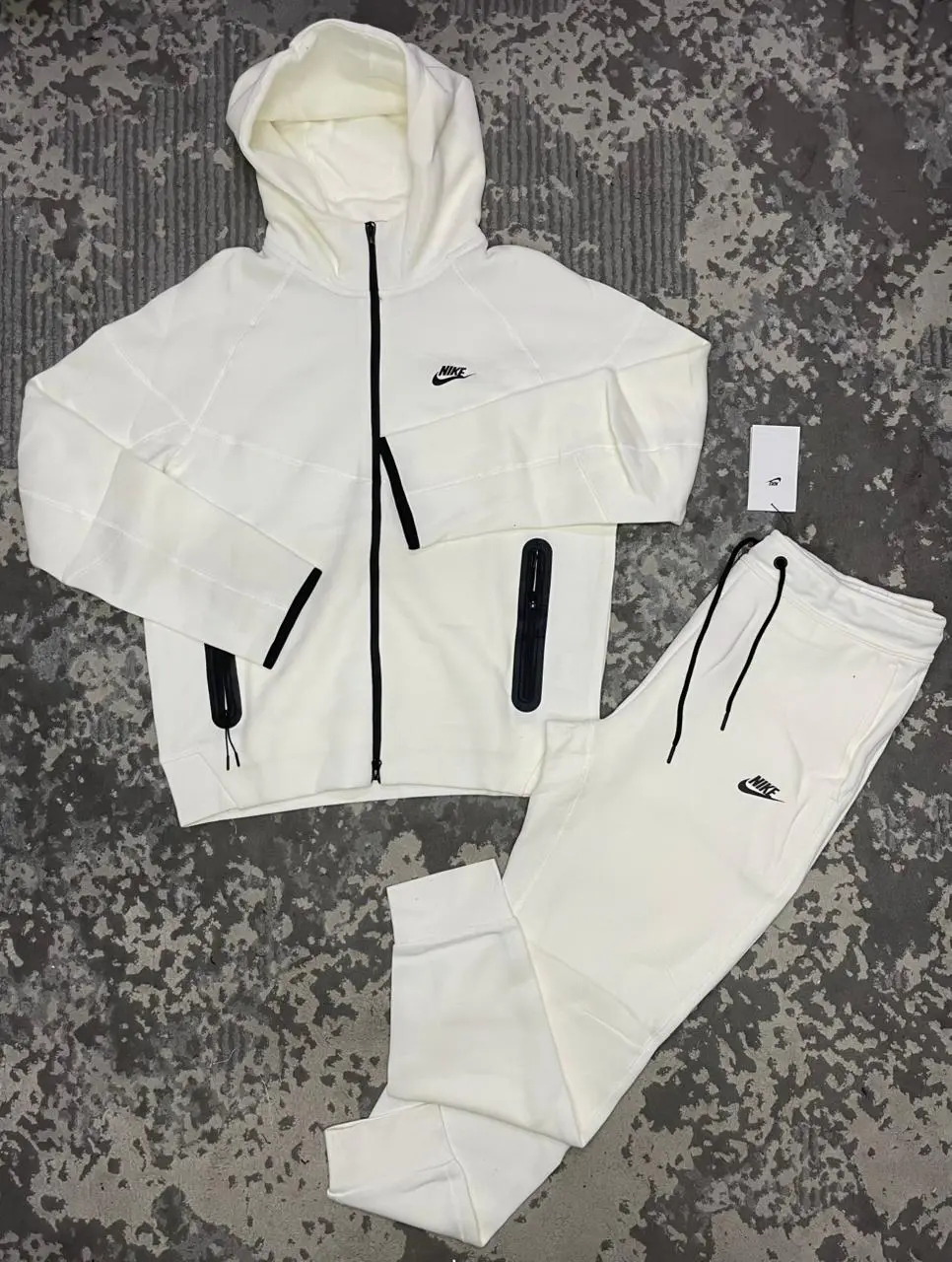 Conjunto Esportivo Nike Moderno com Capuz