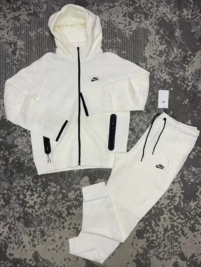 Conjunto Esportivo Nike Moderno com Capuz