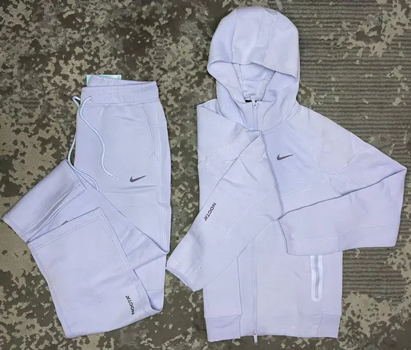 Conjunto Esportivo Nike Moderno com Capuz