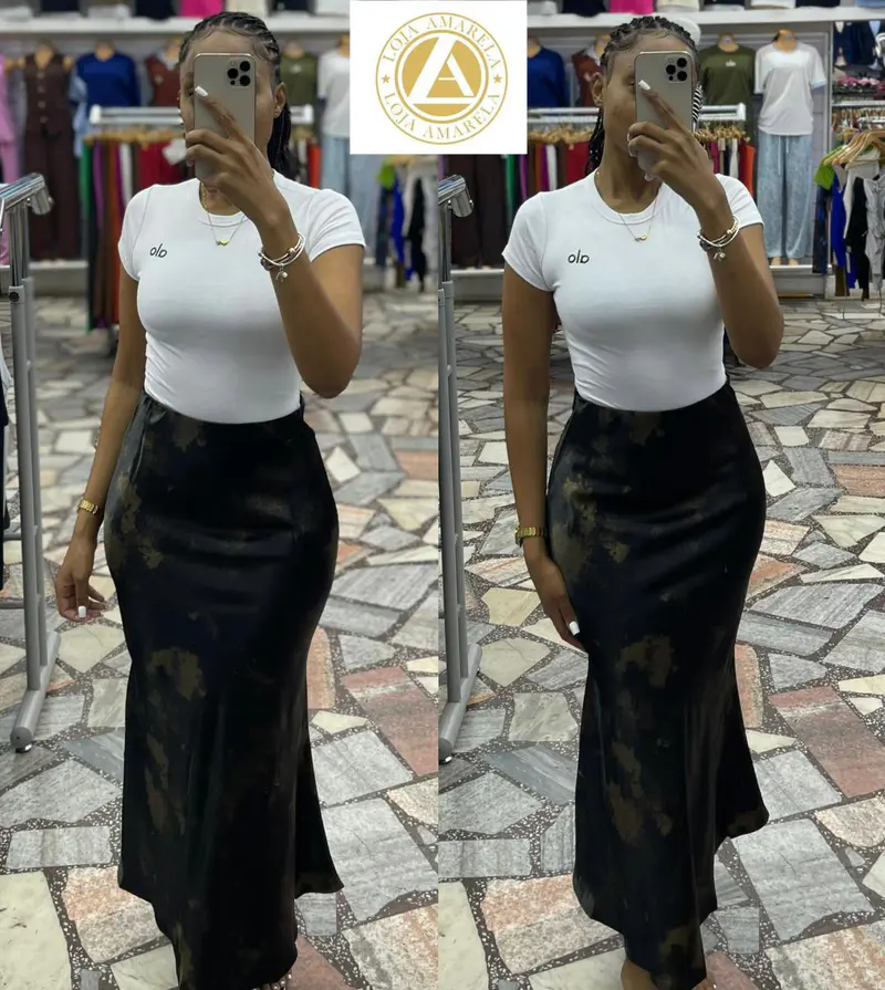 Saia Midi Cetim Estampada Lulu Rose Preto ⚫