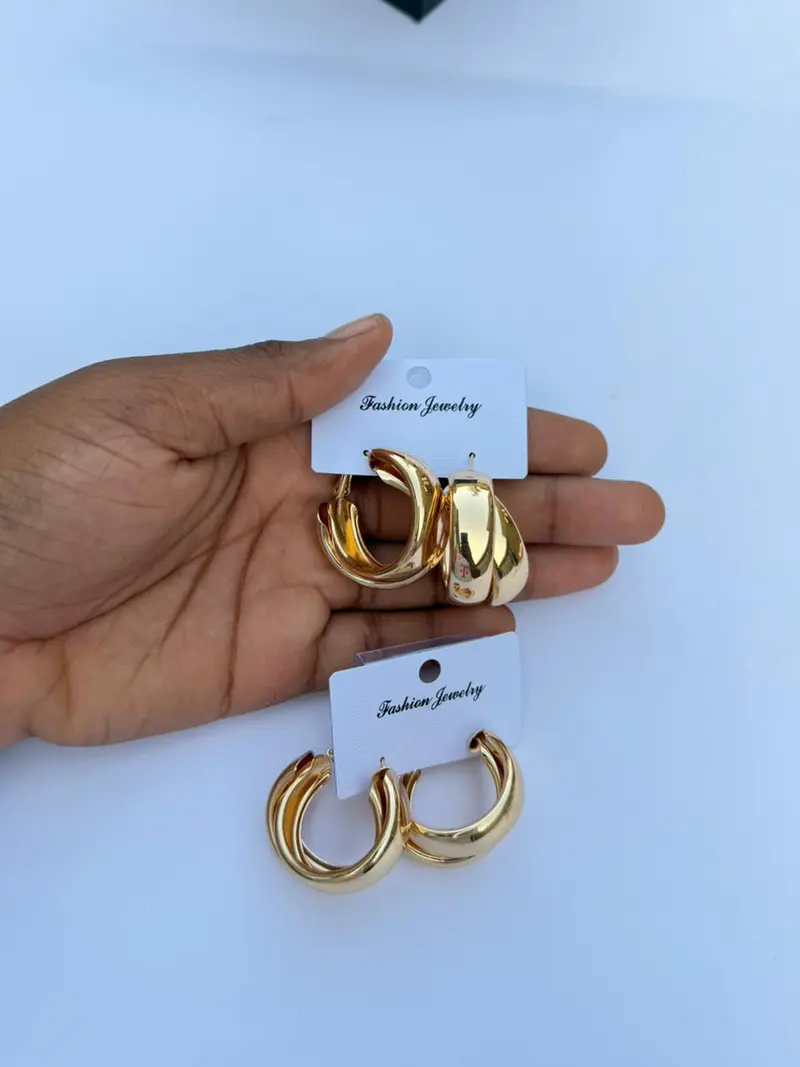 Brincos de Argola Tubular Grossa Dourado