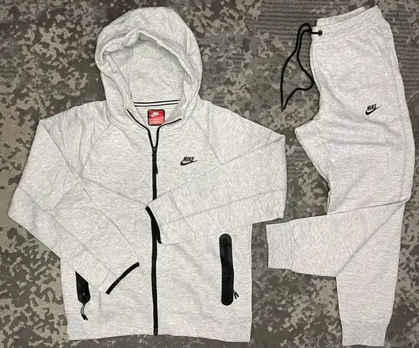 Conjunto Esportivo Nike Moderno com Capuz