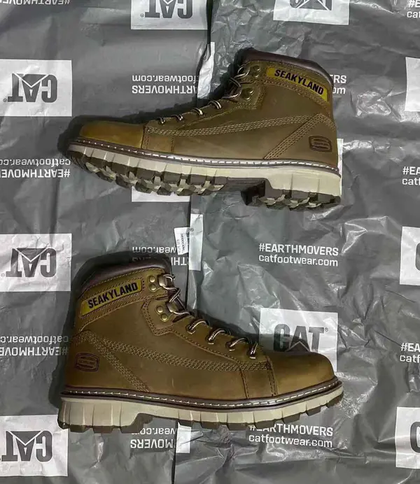 Bota CAT Seakyland Explorer Creme Masculina