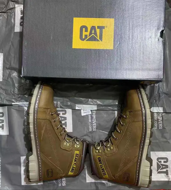 Bota CAT Seakyland Explorer Creme Masculina