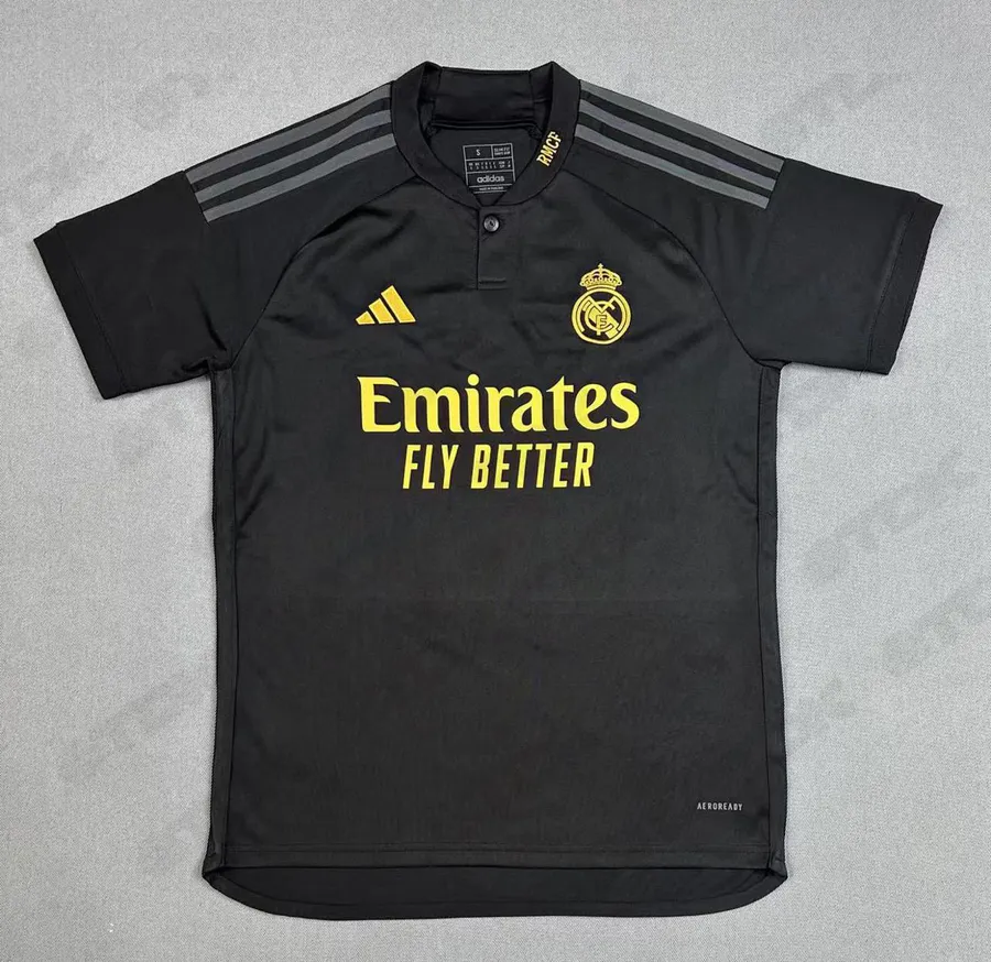 Camisa Esportiva Clássica de Real Madrid 
