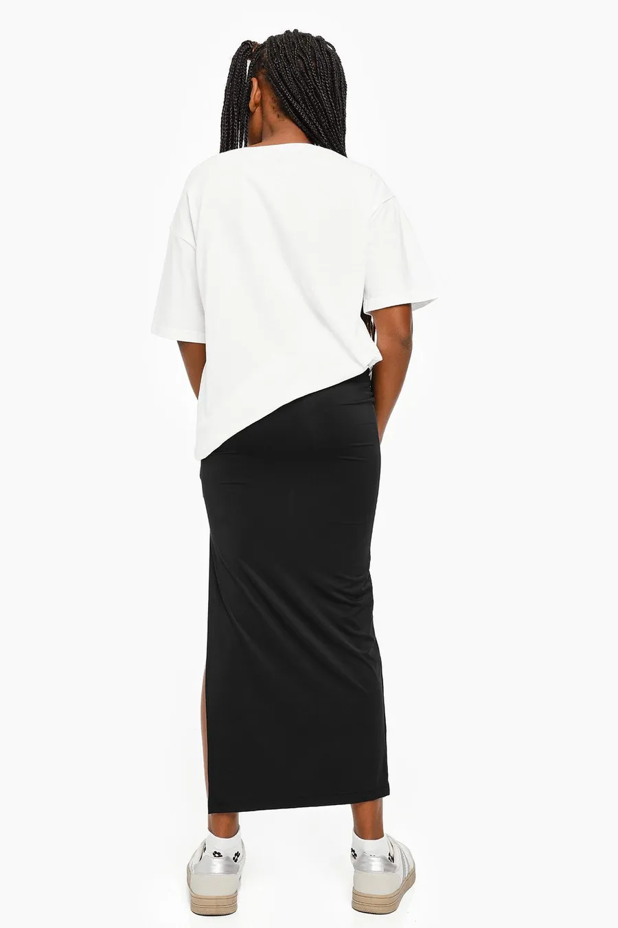 Saia midi justo · Menina