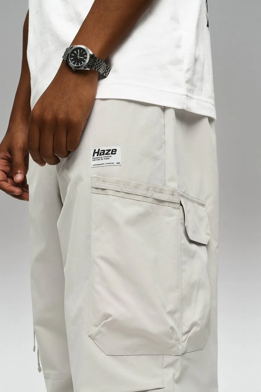 Calças jogger em poliéster · Homem · Creme