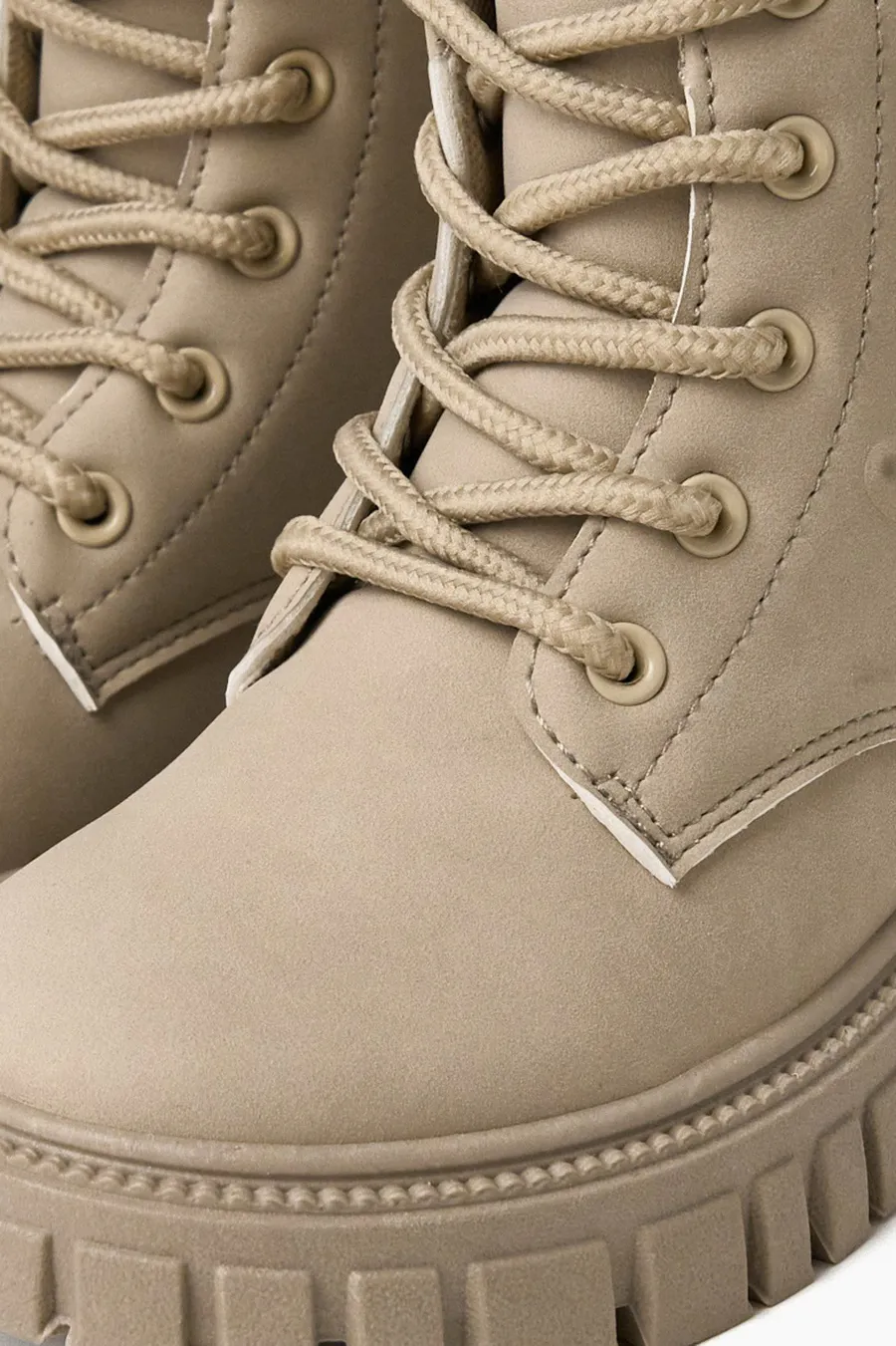 Botas com atacadores Military em poliuretano · Criança · Creme