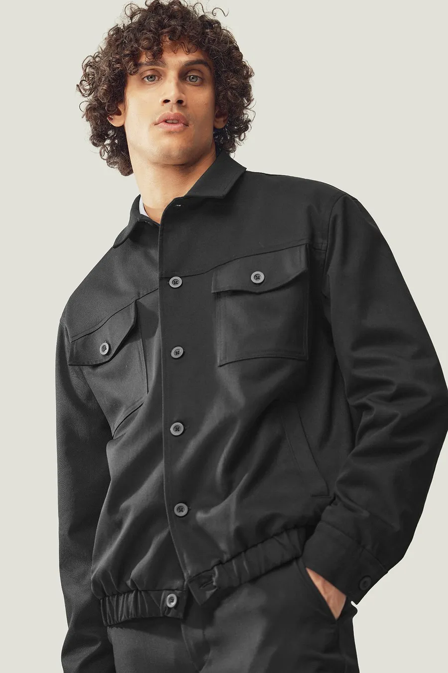 Casaco em poliéster · Homem · Preto · Modelo 3
