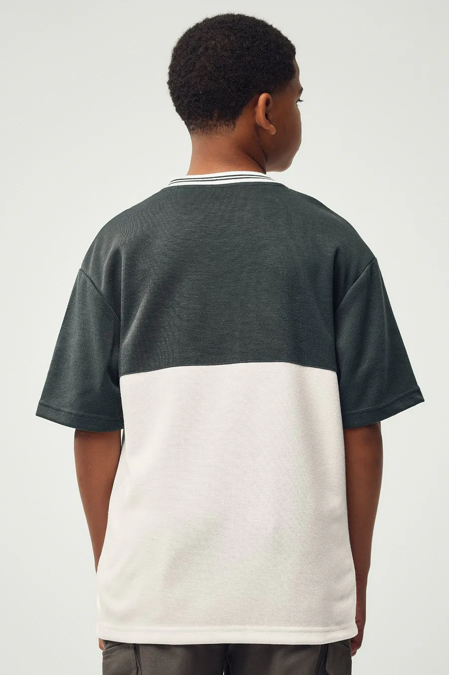 T-shirt Sports em poliéster · Menino · Creme