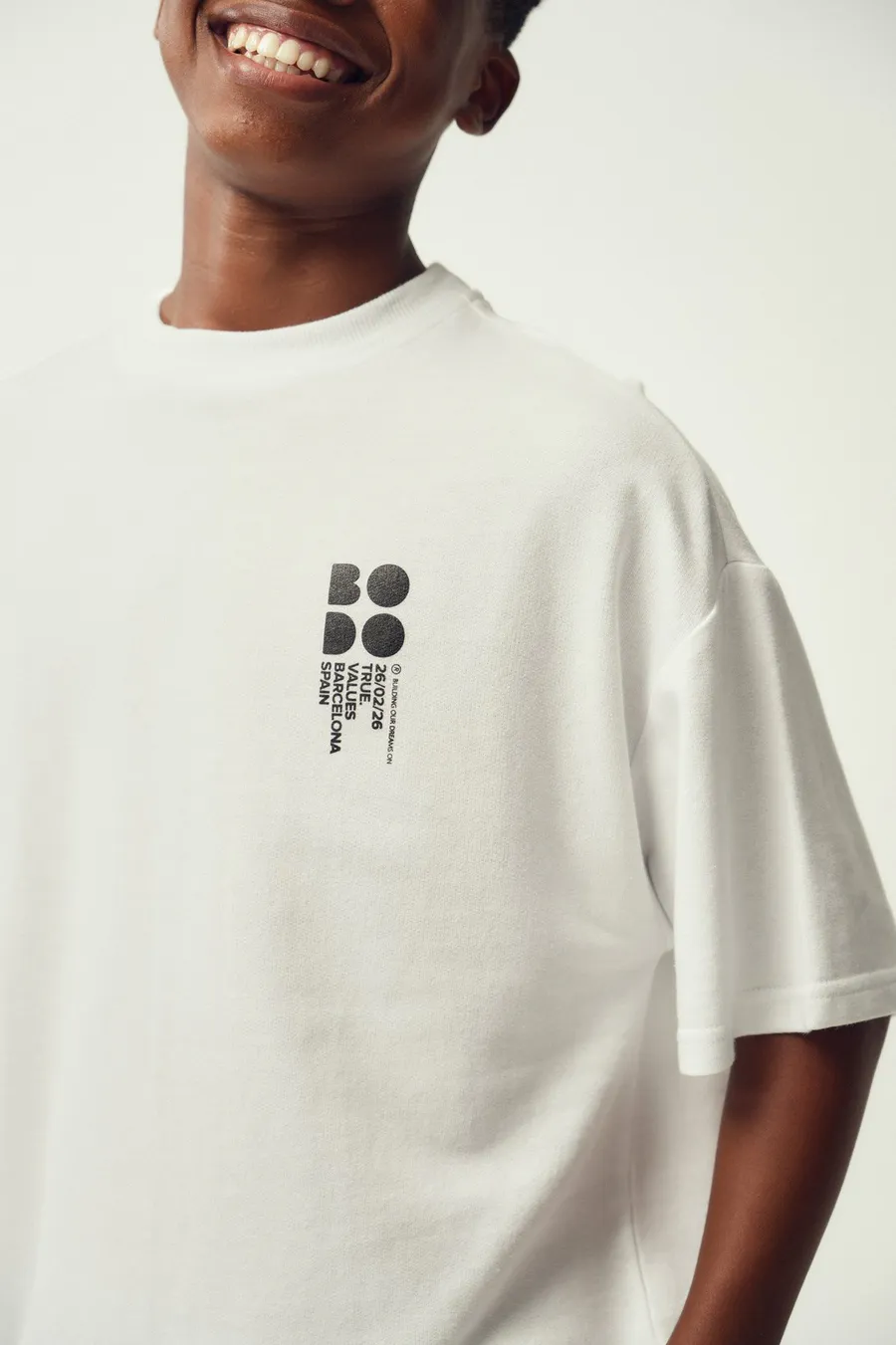 T-shirt Boxy em algodão · Menino · Branco