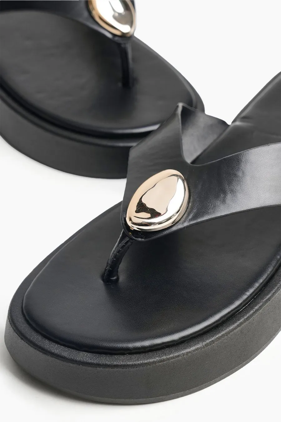 Sandálias plataforma Thong em poliuretano · Senhora · Preto · Modelo 2