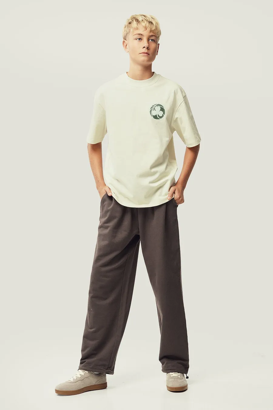 Calças jogger em algodão · Menino · Castanho · Modelo 2