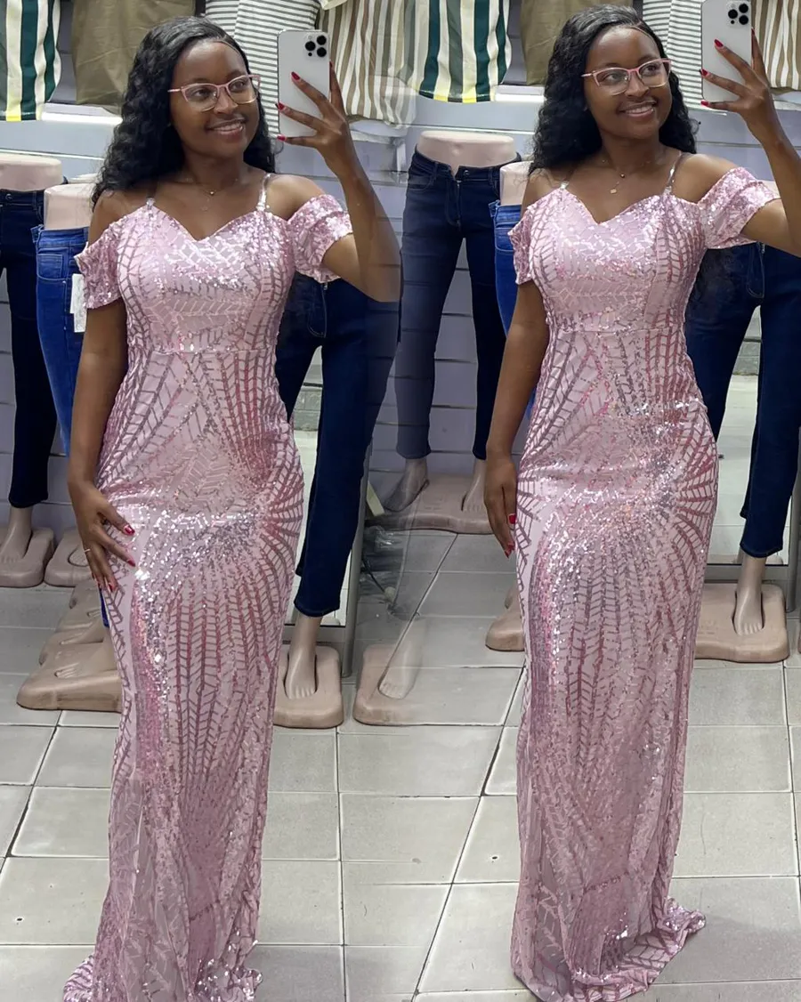 Vestido Longo Sereia com Lantejoulas e Ombro Caído Rosa Bebe