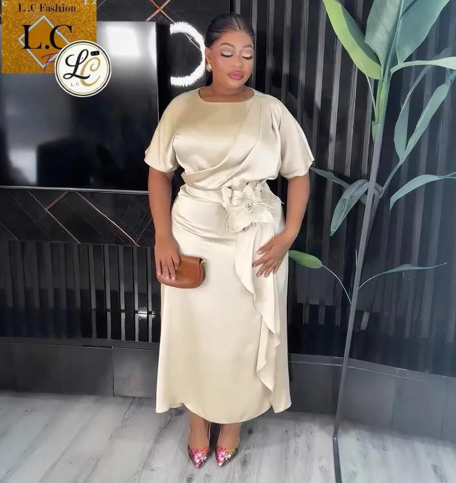 Vestido L.C Fashion Cetim com Flor Champanhe
