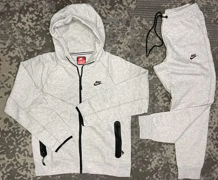 Conjunto Esportivo Nike Moderno com Capuz