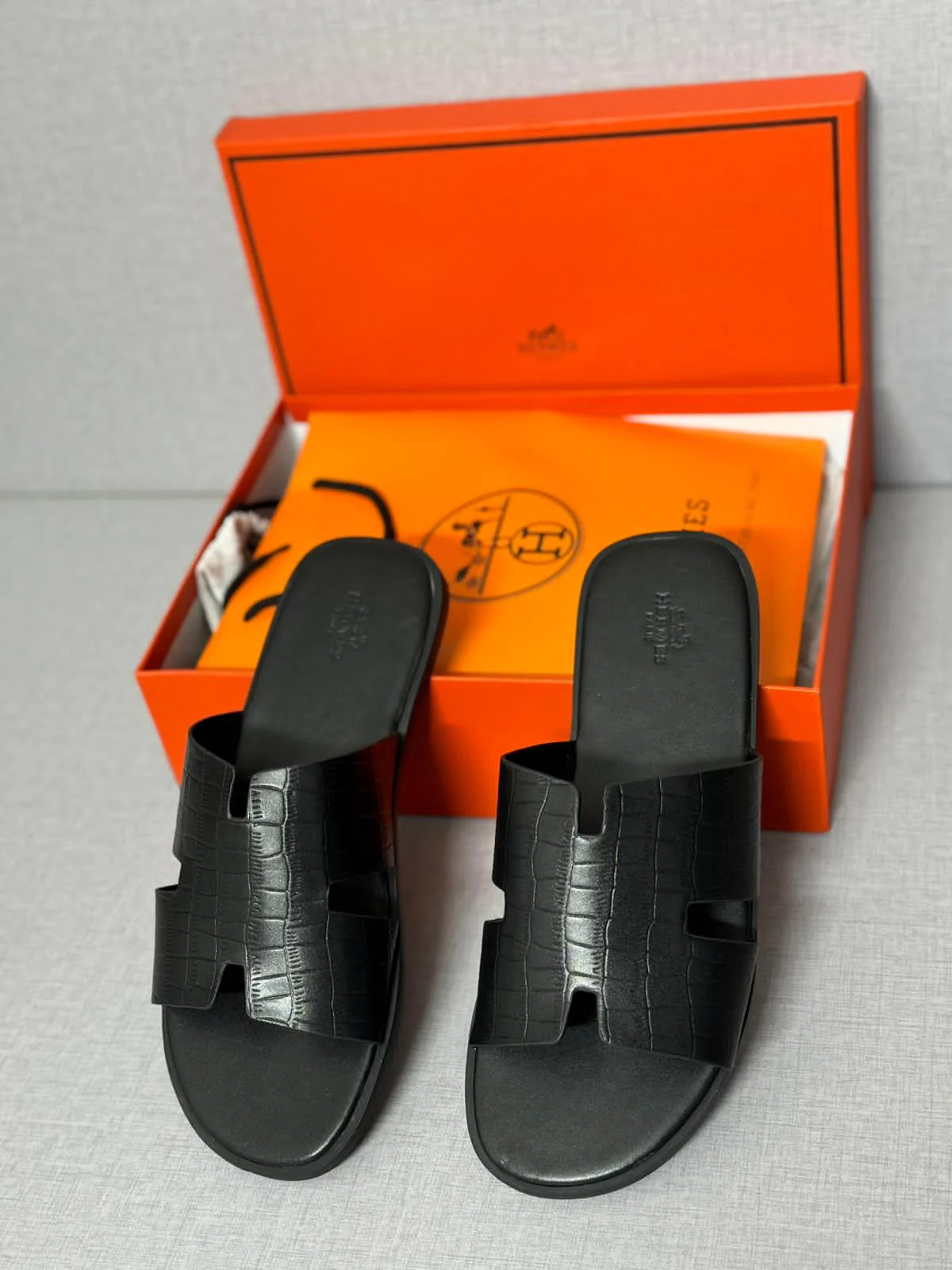 Sandálias Pretas Elegance Hermès · Preto / Preto