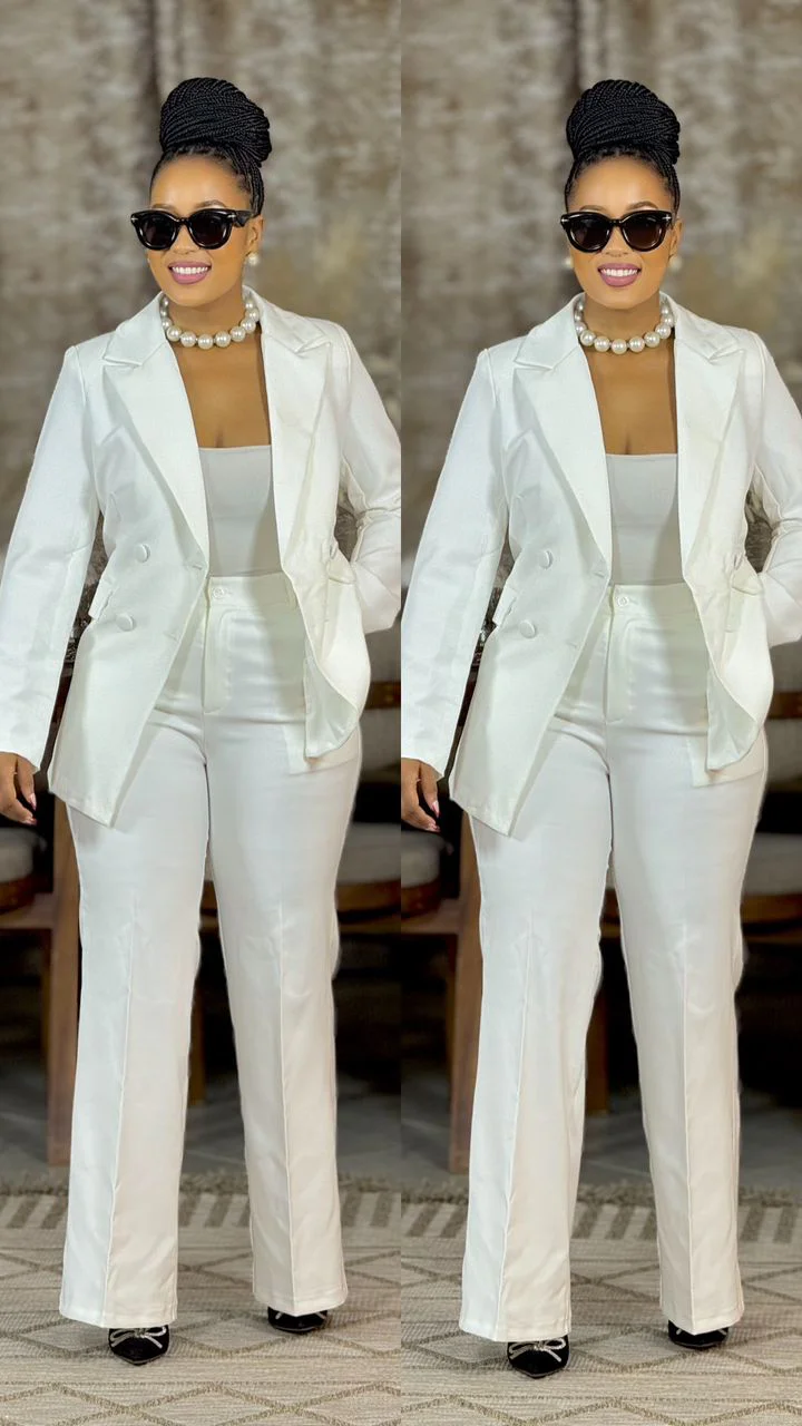 Terno Feminino - Calça e Casaco Branco Royal