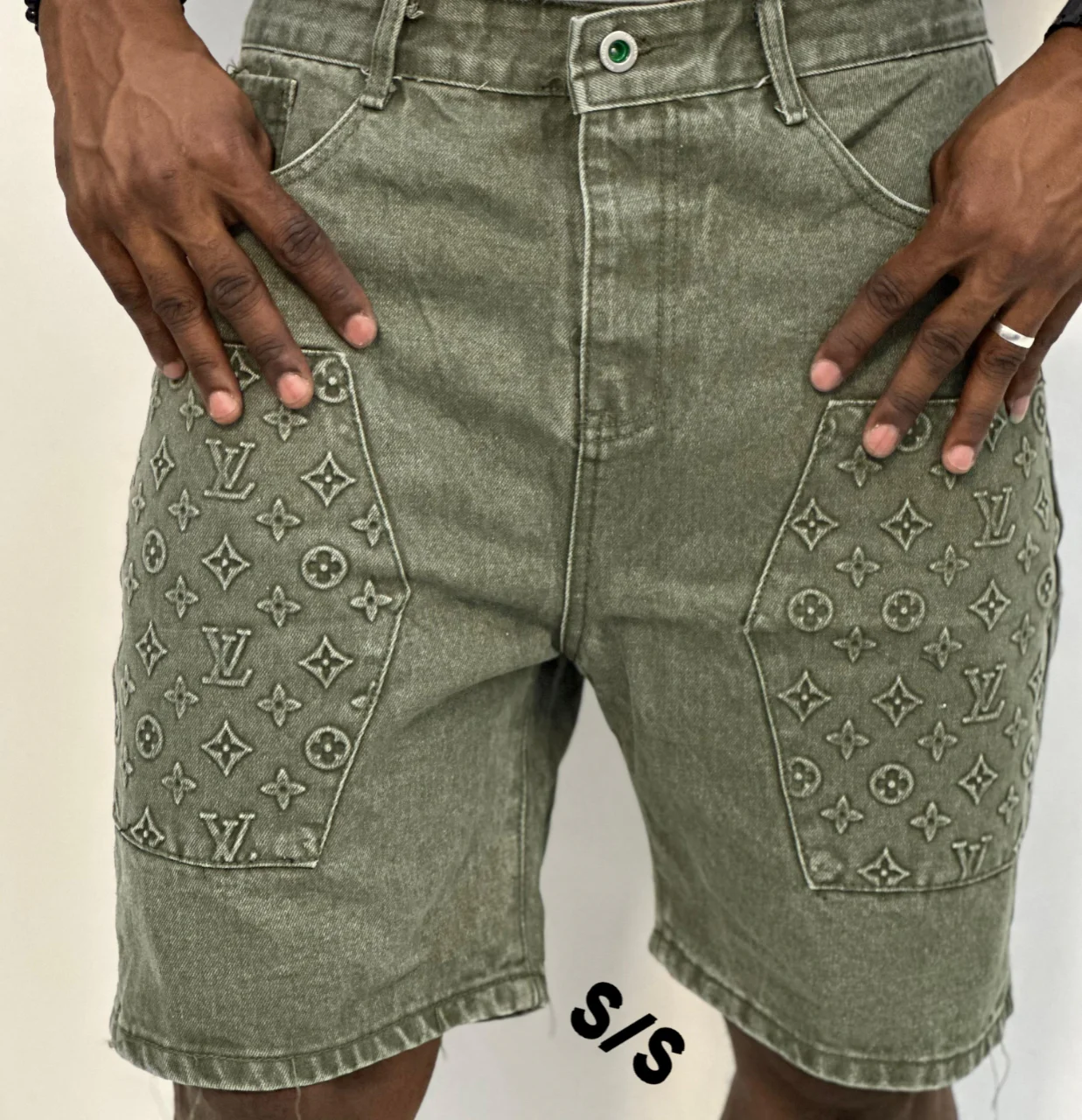 Shorts Denim Verde Estampado LV