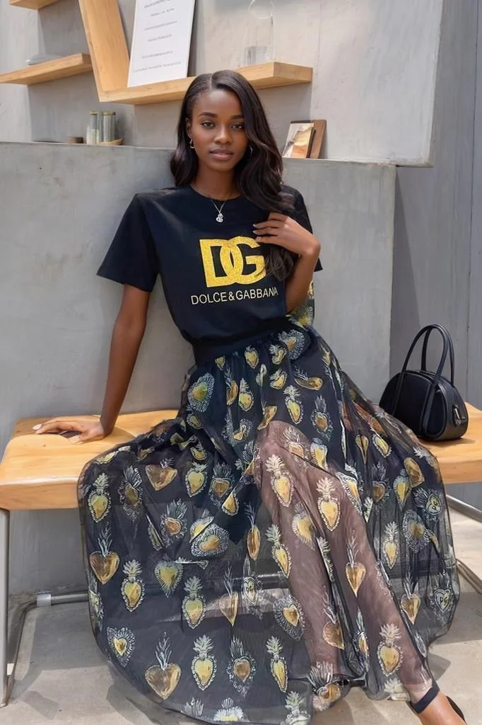 Camiseta Dolce & Gabbana Preta com Logo Dourado