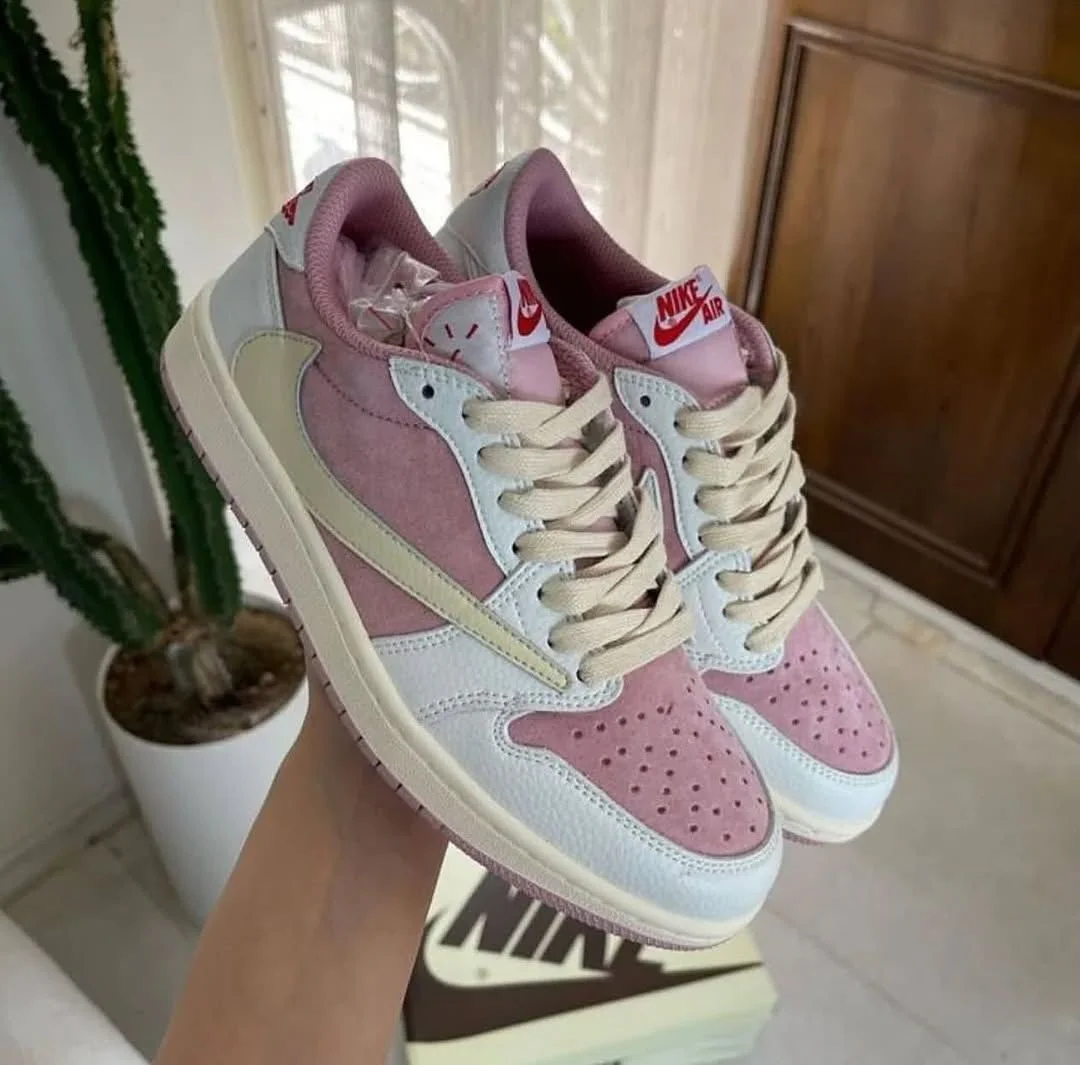 Tênis Nike Air Jordan 1 Low Travis Scott